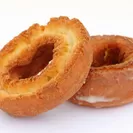 トランス脂肪酸は、一部のマーガリンや、ショートニングを使用した菓子類、パン、ケーキ、クッキー、ドーナツなどの洋菓子、市販の揚げ物などに含まれることがあります。