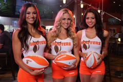 アメリカ最大級のスポーツイベント、NFL「スーパーボウル」のLIVE放送イベントを「HOOTERS」全店で2月5日に開催！