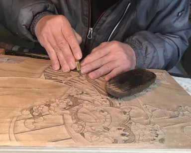 彫り作業風景(2)