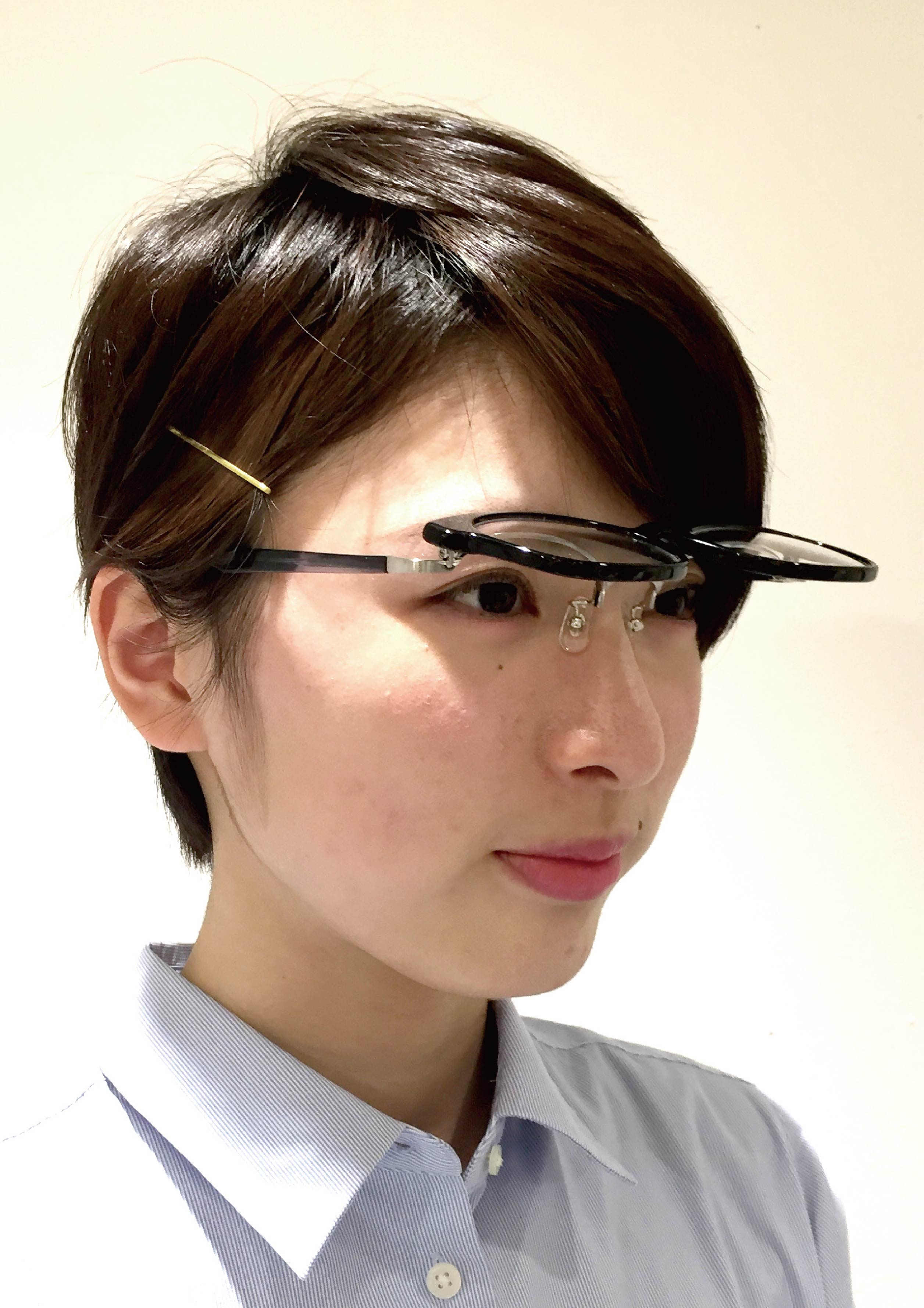 機能性にファッション性を兼ね揃えたメガネ 跳ね上げ式×クラシック