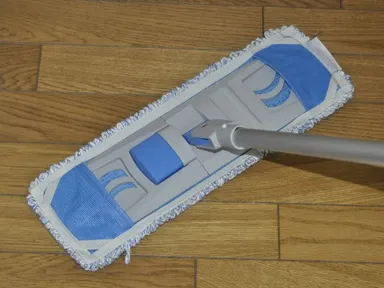 床は毎日汚れる