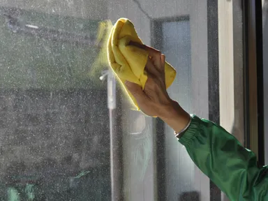 窓の汚れは気持ちも曇らす