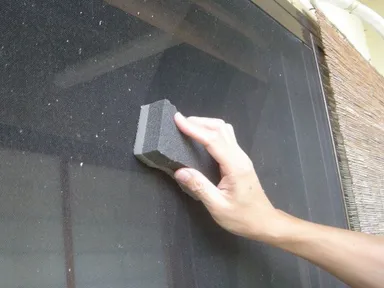 網戸の目にはホコリが詰まる