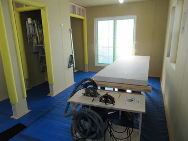 2重養生された造作加工場