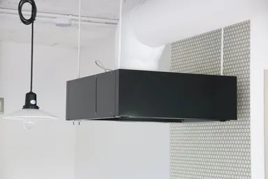 4本のボルトで吊るすこともできます