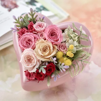 【オンラインショッピングサイト限定】 プリザーブドアレンジメント「ダズンフラワーハート」 税込4,860円（本体価格 4,500円）