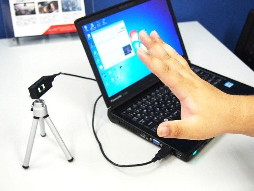 パソコン工房 AKIBA STARTUPにて
ノンタッチ操作が可能なインテリジェント赤外線カメラモジュール
「freemo(フリーモ)」の展示・実演を開始！