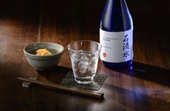 老舗みりんメーカー九重味淋、本格本みりん「九重櫻」の仕込み米焼酎『石清水』を2月20日に発売