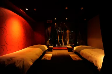 贅沢な宝石岩盤セラピー