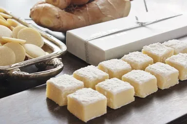 白い小径イメージ