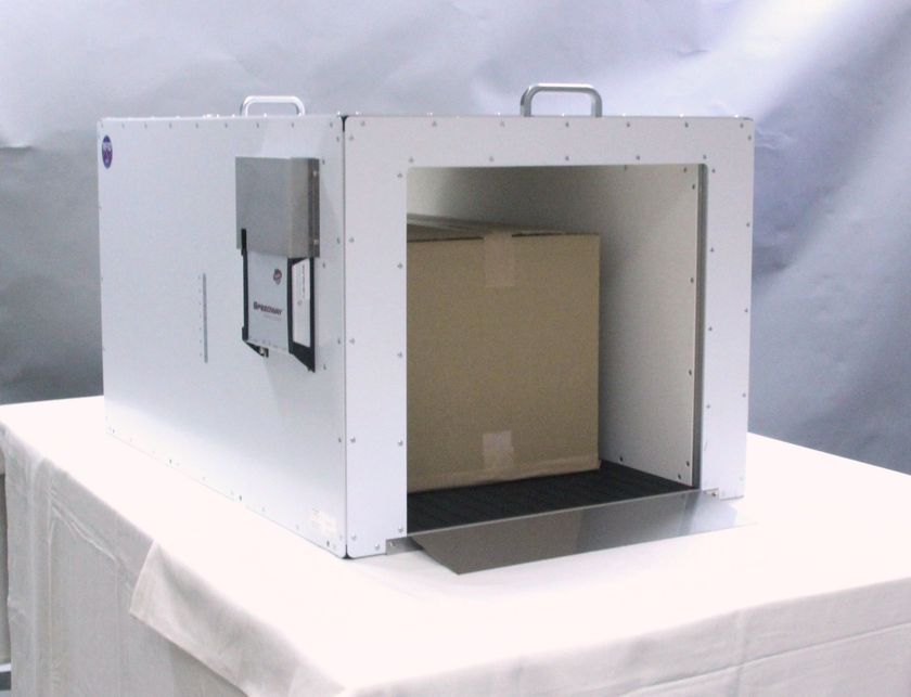 通すだけで複数のICタグを一括読み取り
「ゲート型RFIDリーダー」を発売