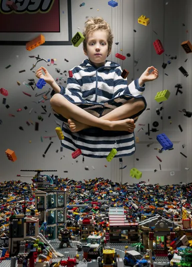 アル・ラプコフスキー(ラトビア、1981) 《もっとレゴがほしい》2016年 (C)Al Lapkovsky