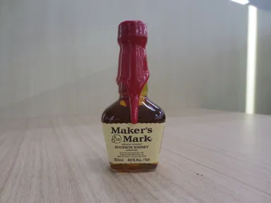 バーボンウイスキー メーカーズマーク (ミニチュア)