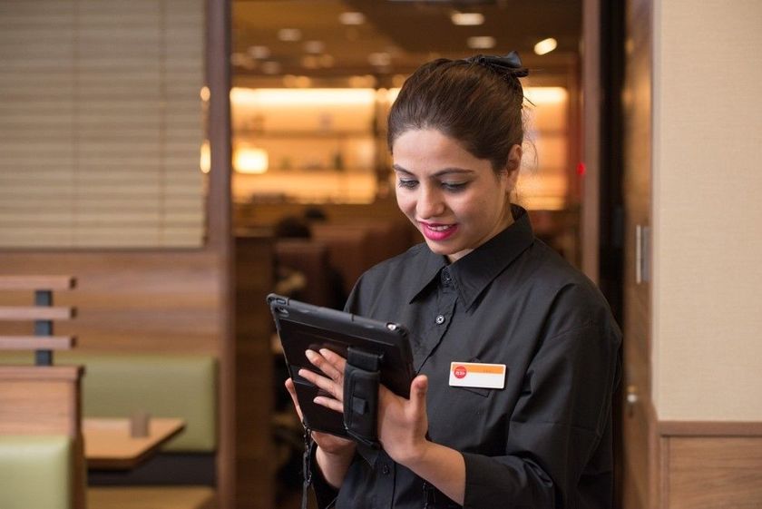 すかいらーく、ガスト全店舗にスタディストの『Teachme Biz(ティーチミー・ビズ)』を導入
2018年からグループ内のブランドに順次導入、約3,000店に拡大
ITを活用した店舗業務効率化により働き方改革を推進