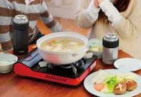 ホットプレートやお鍋のそばで