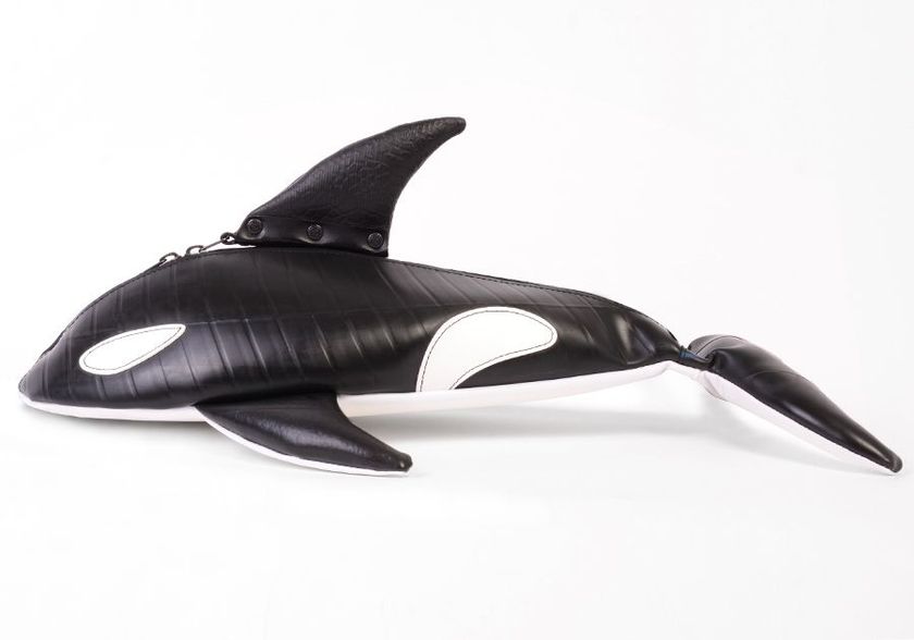 廃タイヤチューブがシャチ鞄に生まれ変わる！
エコ ブランド「SEAL(R)」新商品、2月8日～予約販売を開始