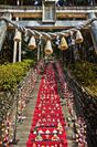 118段の階段に並べられる日本一の雛飾り！伊豆稲取温泉「素盞鳴神社雛段飾り」2/22～3/4に開催