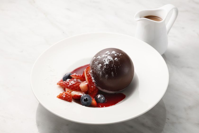 ドゥバイヨル 丸の内オアゾ店で人気のメニュー
「アヴァランシュ」に初の季節限定フレーバーが登場
“3種のベリーとショコラのマリアージュ”
『DEBAILLEUL アヴァランシュ プランタン』