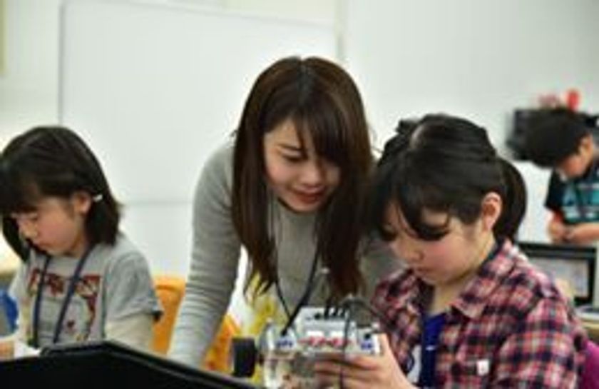 ロボットプログラミング教室「プログラボ」
大阪工業大学梅田キャンパスでロボットプログラミング体験を実施
～沿線大学との連携を通じて、
梅田を初め関西の活性化に貢献します～