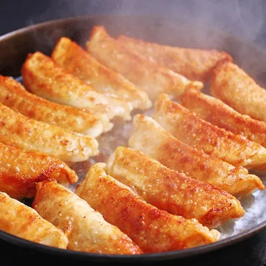 あつあつジューシー博多鉄鍋餃子