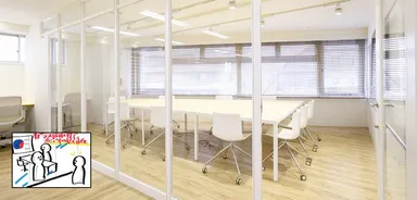 ガラスの間仕切りでプロジェクトの見える化