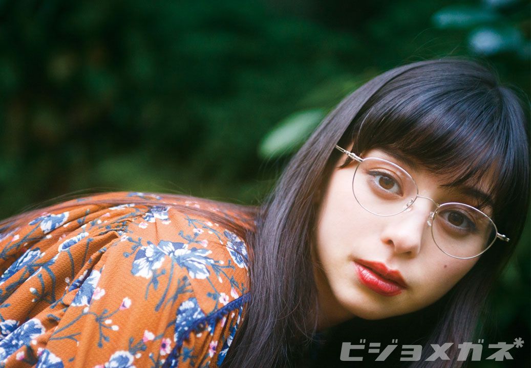 2024年のクリスマスの特別な衣装 女優・アイドルのメガネ顔を楽しめる連載 18年におよぶ名物 趣味・スポーツ・実用
