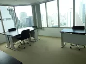 オフィス家具完備の個室