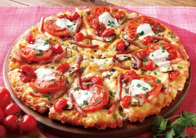 マスカルポーネとトマトのクリーミーピザ