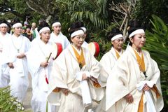 琉球王国時代に城内で執り行われた祭祀儀礼「百人御物参」を首里城公園にて3月3日・4日に再現