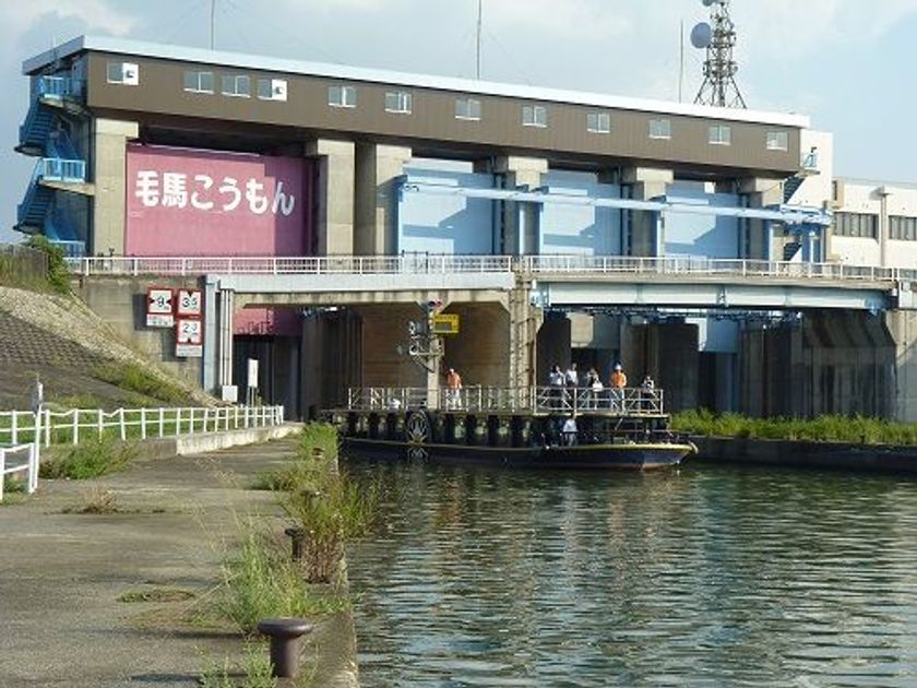 水の路（淀川）と陸の路（京街道）がつながる！
～まちの賑わいと連携した舟運「淀川浪漫紀行」を
2018年度も定期運航します～
