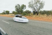 世界大会に参戦した工学院大学ソーラーチームの車両を世界最大級のエネルギー総合展のクリーンエナジーブースに出展