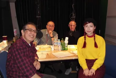 ラジオ収録(右から松尾レミ、ピーター・バラカン、亀渕昭信、萩原健太)