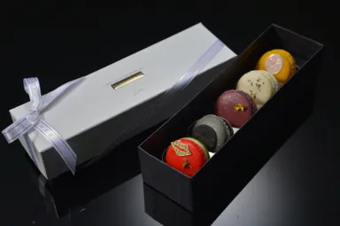 リュクスマカロン　箱入り写真