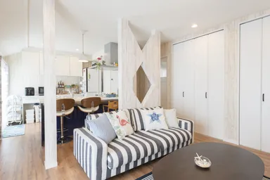 構造上必要な筋交いは見通しのよいデザインに