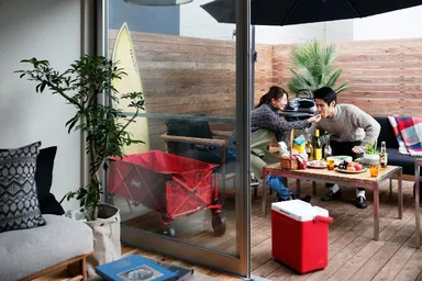 ウッドデッキでタノシム様子