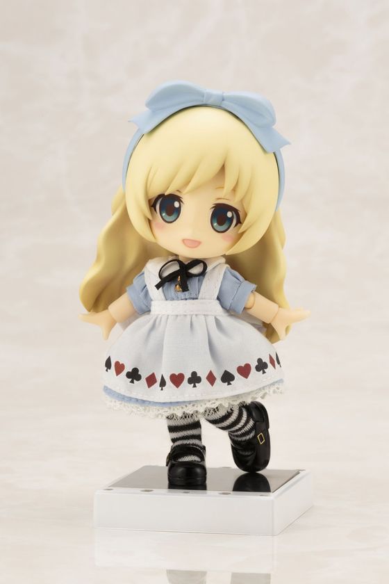 隠しきれない好奇心を持つ小さな淑女
「キューポッシュフレンズ アリス」が再登場!