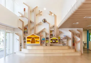 スクール内ホール