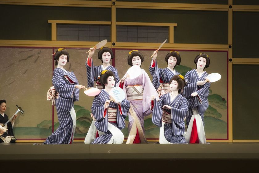 年に一度の四日間に限り 一見さん大歓迎
新ばし芸者 三味線の音色 踊りの粋 そして料亭の味
第94回　東をどり