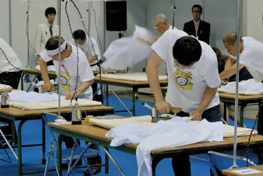 全国ワイシャツ仕上競技大会の様子