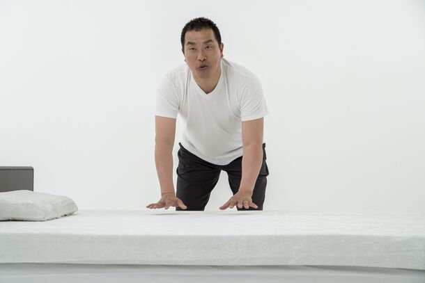 50歳まで現役の山本昌が公式キャラクターを続投！ 腰痛対策“高反発