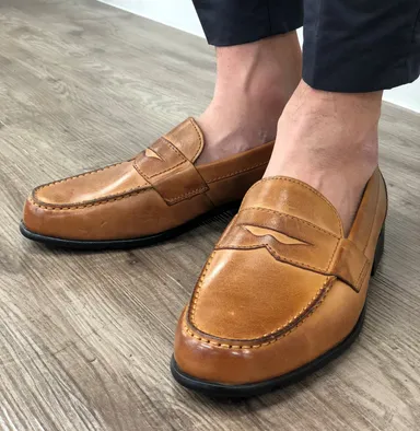 【サービス・販売】おすすめスタイル＆シューズ「クラシック ローファー ライト」ペニー(コニャック)￥15,000(M76445)