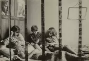 エド・ヴァン・デル・エルスケン（オランダ、1925-1990） 《アタ・カンドと３人の子ども、パリ、セーヴル》1953年頃 Nederlands Fotomuseum / (C)Ed van der Elsken
