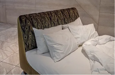 ソファ以上のもたれ心地を誇るベッドヘッド