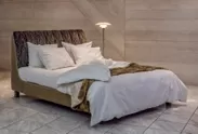 お誂えベッド「Bespoke 01」。張地やサイズは自由にカスタマイズできます。