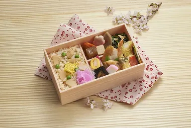 『懐石料理 青山』お花見弁当