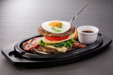 OTOKOMAE肉バーガー／1,580円(税抜)