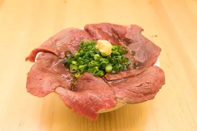 Rare Rare(レアレア)「和牛トウガラシの炙り丼」