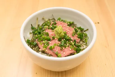 肉の楽園「A5ランク山形牛のネギトロ丼」