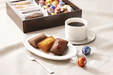 リンドールと焼き菓子