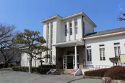 かつて本山町簡易裁判所だった建物をもとに、平成3年に開館。